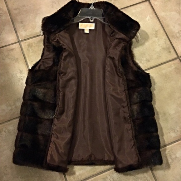 MICHAEL KORS FAUX FUR VEST NWOT LARGE - Picture 3 of 16